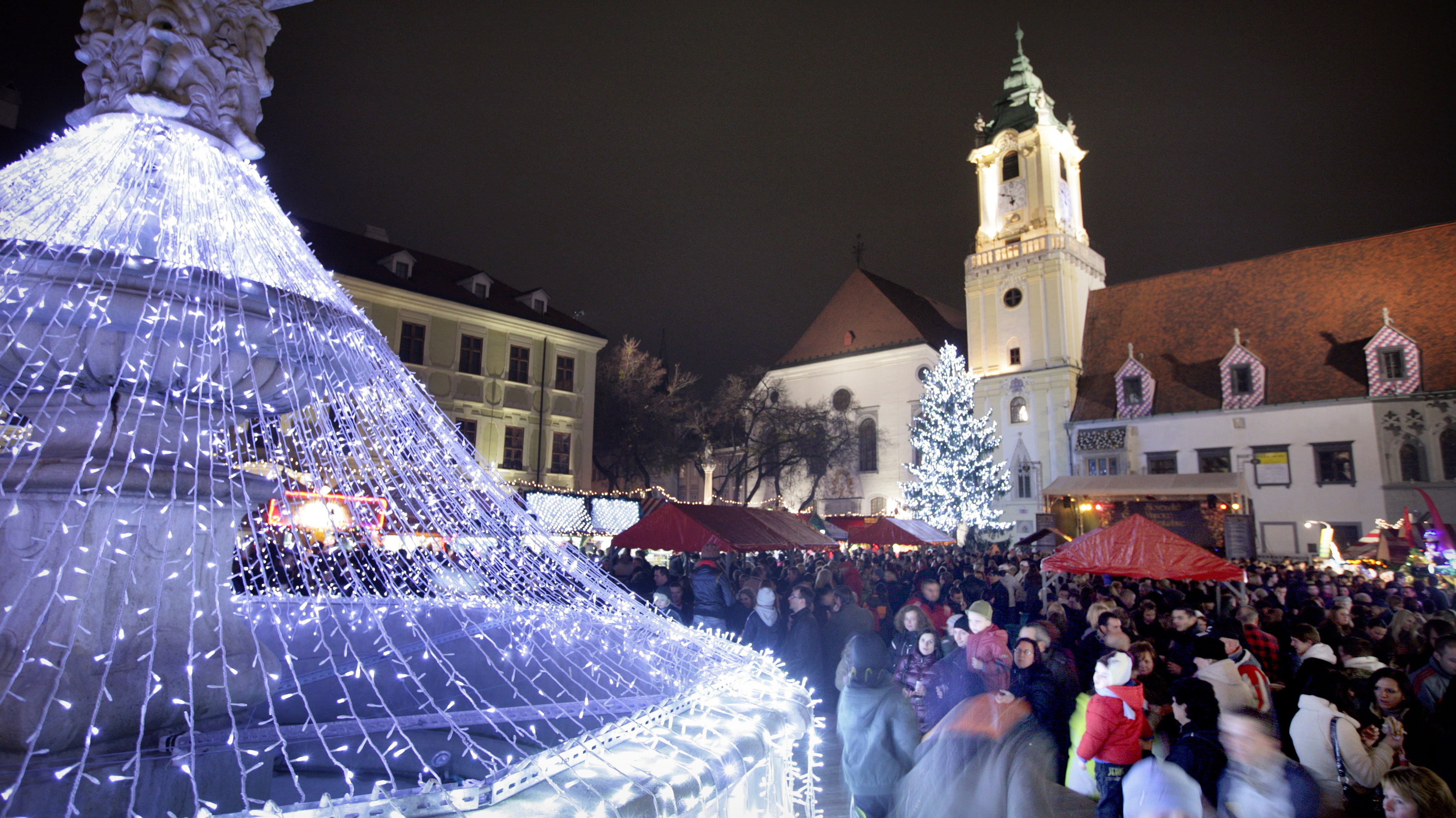 Vianočné_trhy_Bratislava_celok